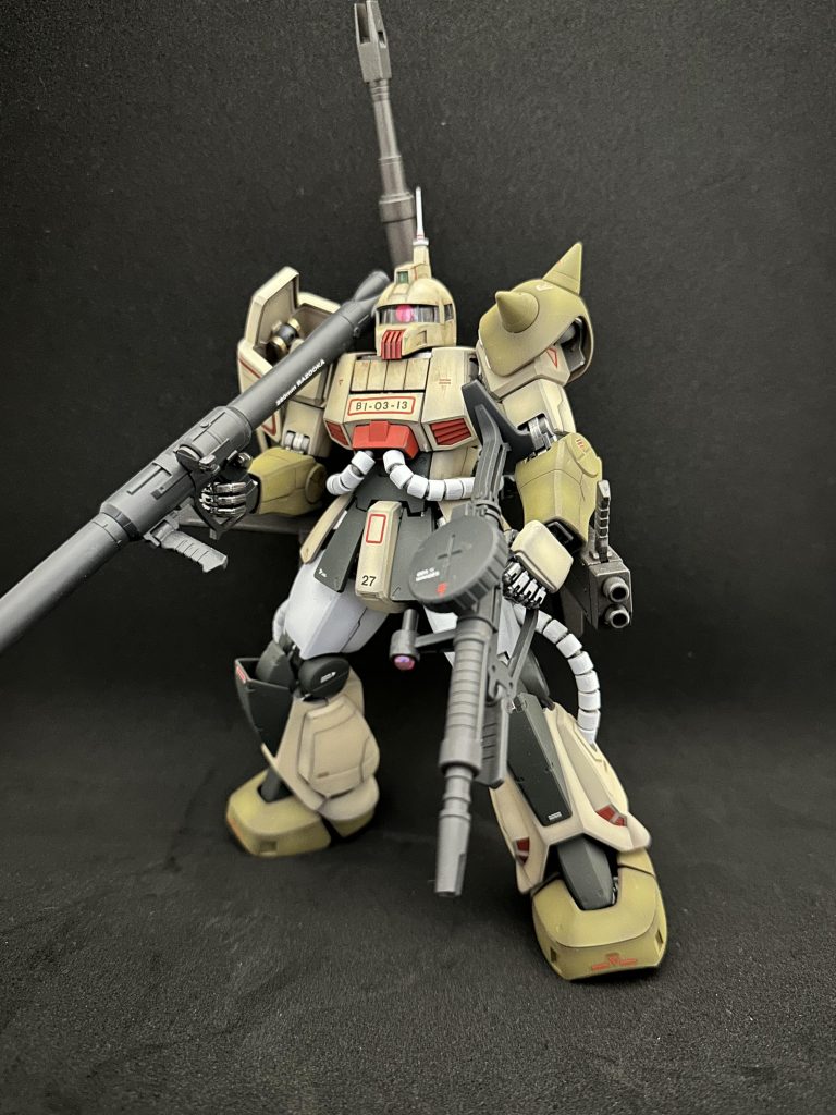 普通のザクが持ってる武器もついてます。「待たせたな!」って感じがカッコいい😁