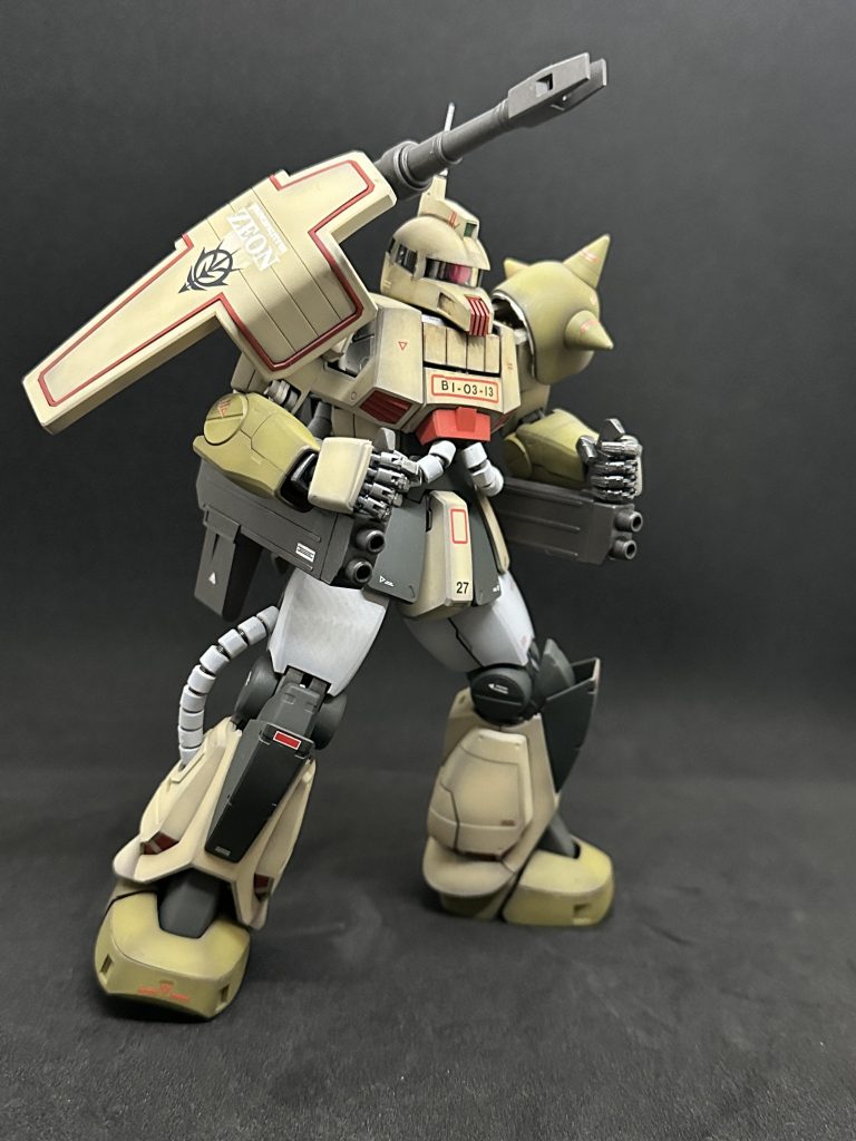 ちょっとだけジオンマークが中心からズレました😅デカいデカールはムズいなぁ