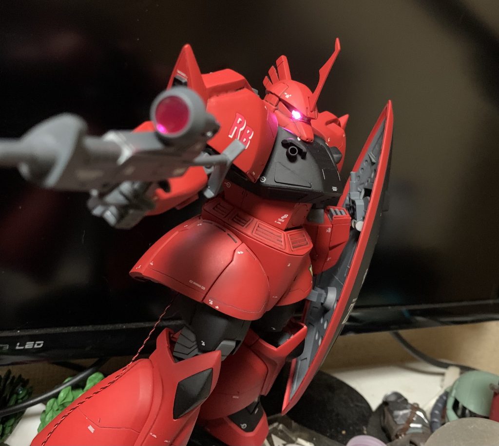 完成品　HGUC ジョニーライデン専用ゲルググ　真紅の稲妻 真紅の稲妻」の異名を持つジョニーの専用機「ゲルググ」のMG