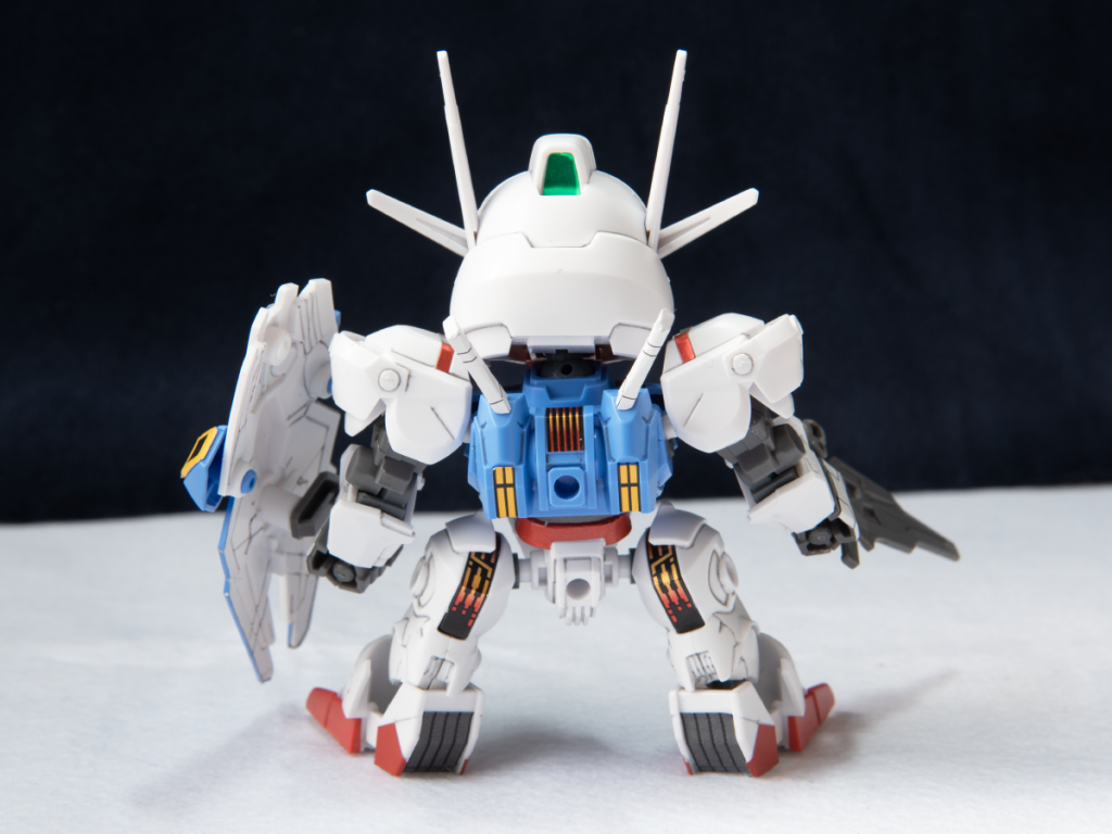 本当にホイルシールの出来が素晴らしいです。パーツとの色の差も少なく、厚めですごく貼りやすい。足のグレー部分なんか別パーツで分割されてるかのよう。