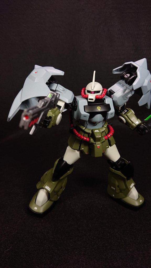 以前投稿した「パワードジムキャノン」でやった上下でメインカラーを変えるのをグフカスタムでやってみました上がヘイズグレイ、下がダークグリーンで塗装してみました。悪くない感じですｗ