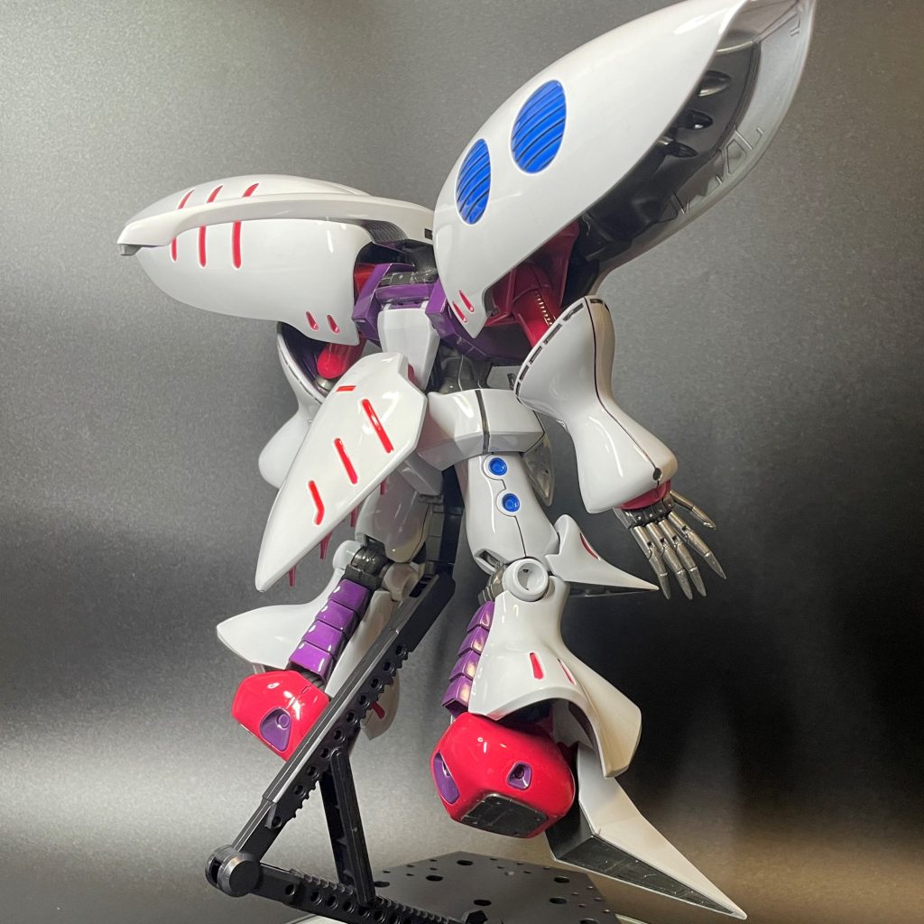 ファンネルコンテナを下方に移動してスカートのようにしてます。