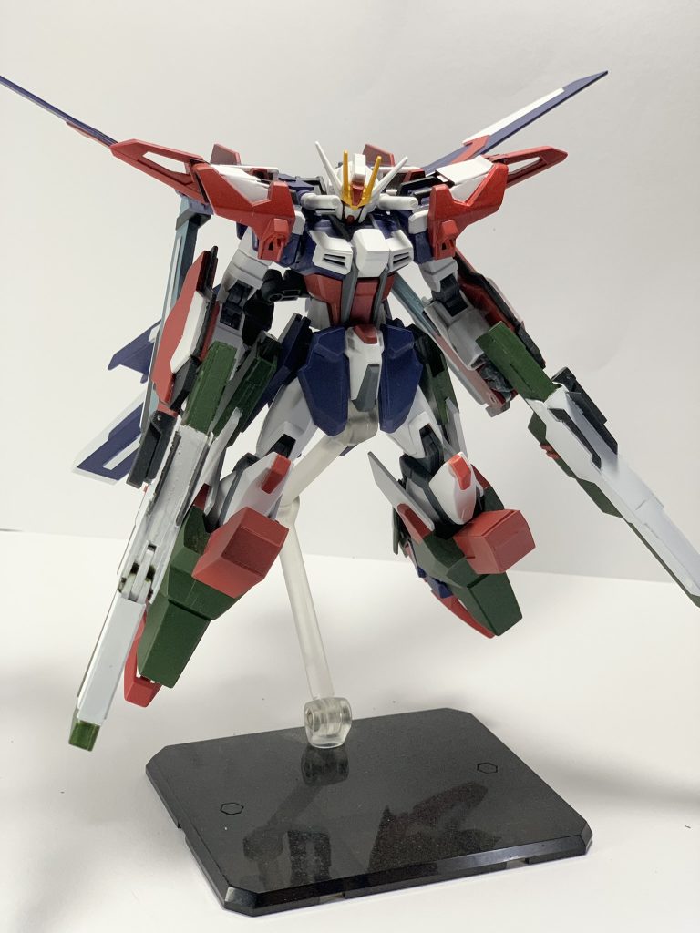 3種全てのエンハンスドアームズの装備形態「アヴニールフォワード」機動力、近接、火力共にサードステージの機体を上回る。しかし、バッテリー駆動のため稼働時間だけで考えると劣ってしまう。