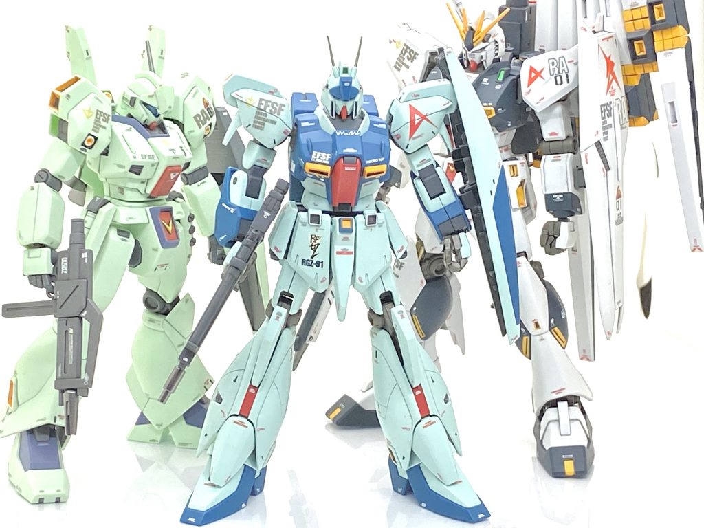 νガンダムとジェガンと。実は・・・CCAのHGUCの連邦側でキット化されていているのがもう一つあるのですがそれは12月に作る予定です。