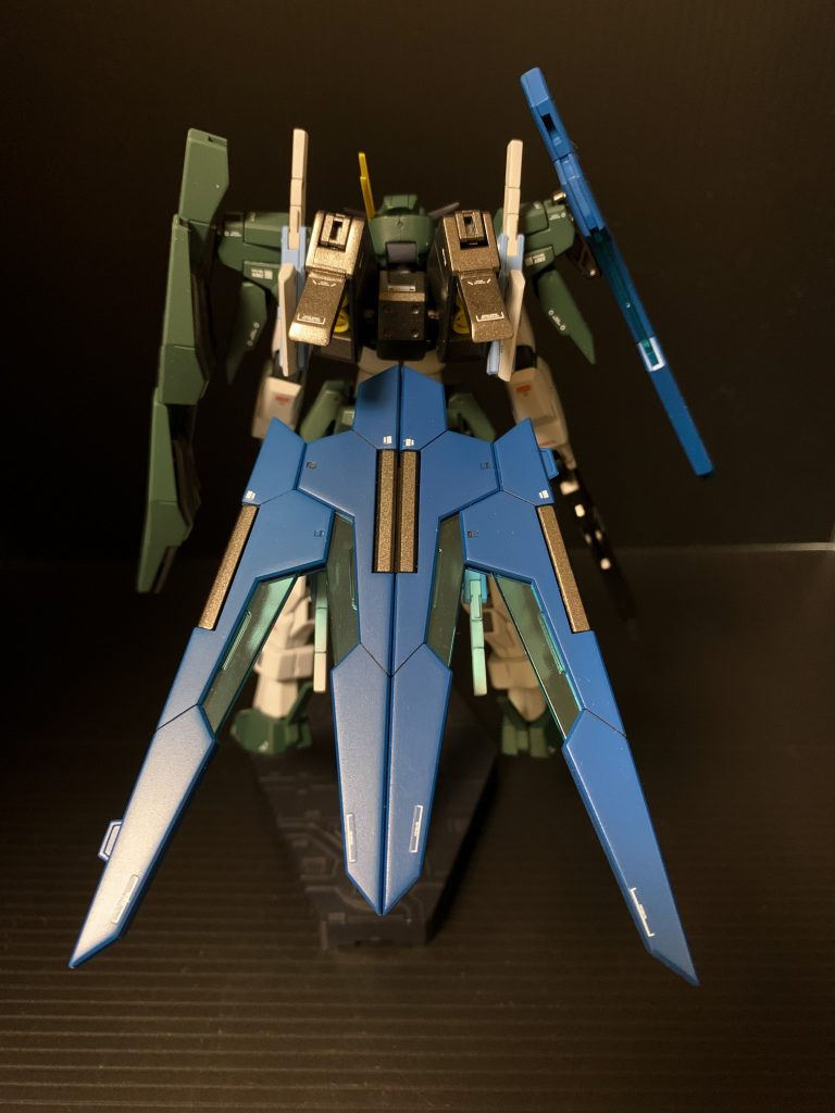 フレームの一部やライフルは黒鉄色でメタリックにしています。