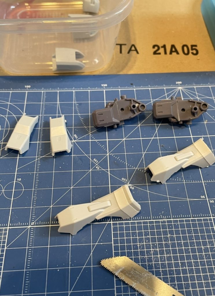 スネの短縮。ガンダムmkⅡのデザイン&キットの設計だからこそ、プラ板やパテを使わずにできた改修。