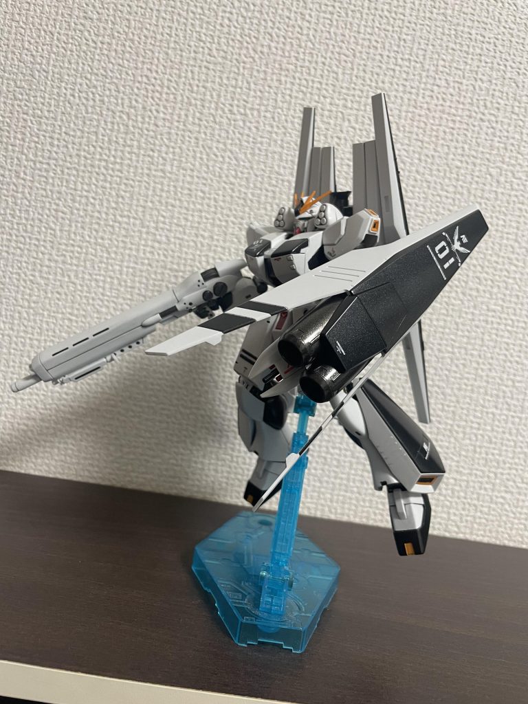 「エリック、今回は新型武装のテストになるわ、マニュアルは頭に叩き込んであるでしょうからしっかり性能を引き出してね。」モニター越しに映るモニカの表情は笑顔だがどことなくトゲを感じる…フロントパネルに映し出される武装を見ながら詳細を表示させる。「ま、なるようになるだろう、エリック・ストラーダ発進する！」