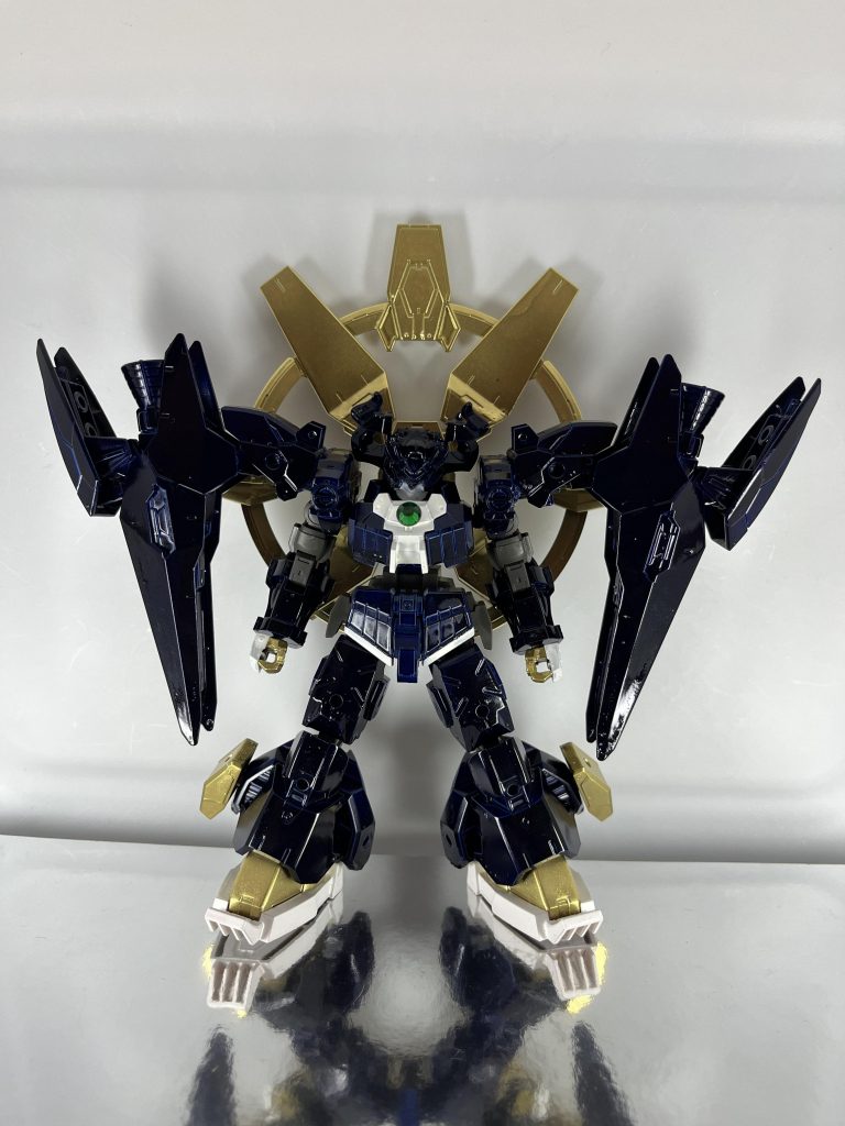 積みプラ消化キャンペーン!スーパーロボット大戦&魔装機神シリーズのボス兼たまに仲間になるグランゾンをモデルに作成。使ったのは以下のキットです。HGマーズフォーウェポンズ、HGネプテイトウェポンズ、HGティルティウムアームズ、SDexスタンダードサザビー、30mmレベルノヴァ、カスタムヘッドBサ、サイバスターは?(´・ω・`)アイデアがなく、市販版が近場に売ってないw顔と肩が特に弄りが必要な部分だったんですが、今回も再現度が微妙…なのでこんな姿もあったかもという想いを込めてグランゾン改と濁した命名に機体色はダークブルー使ったのですが、写真見るとほぼ黒で困惑