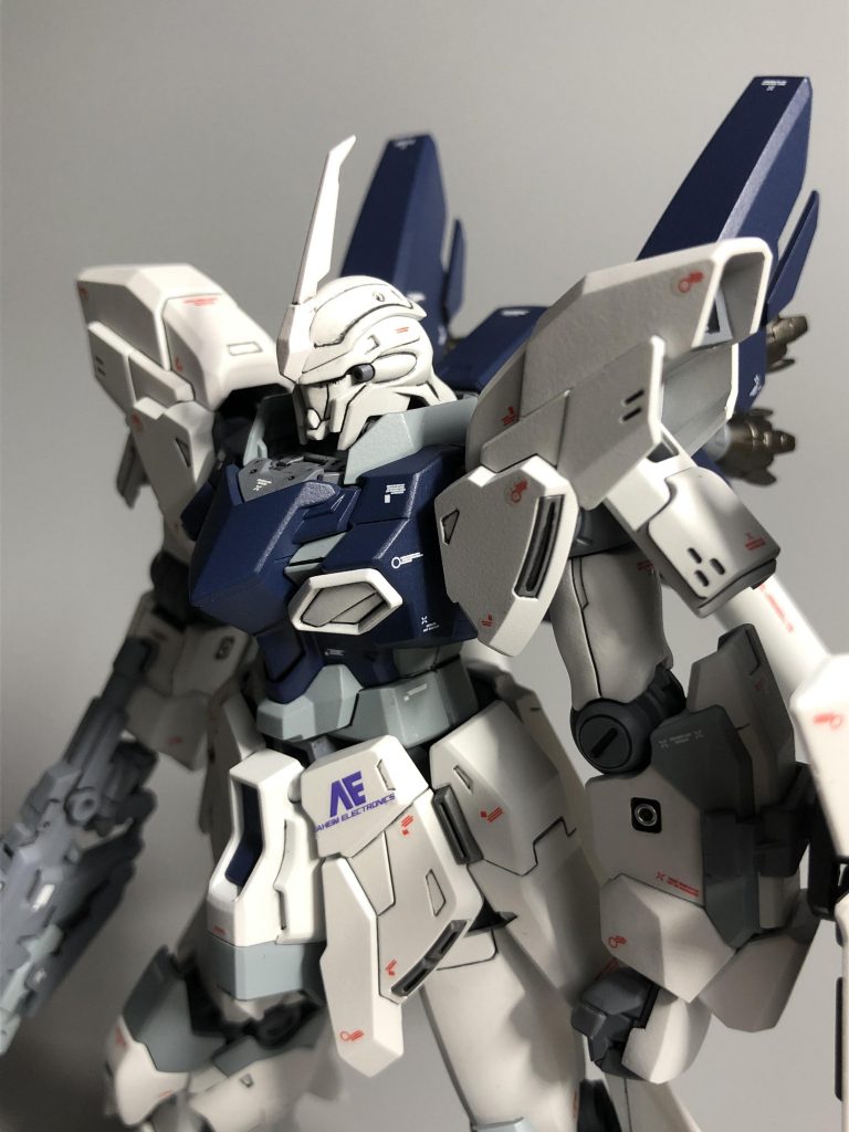 肩、腕周りもモールドを掘り直して、ハイライトと陰影で装甲が分割されている感を出しました。