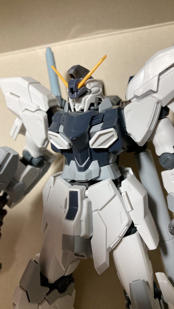 シルヴァバレトサプレッサーの頭部のパーツを合わせてみたら良かったので、Twitterで意見を募ってこっちベースで行くことに