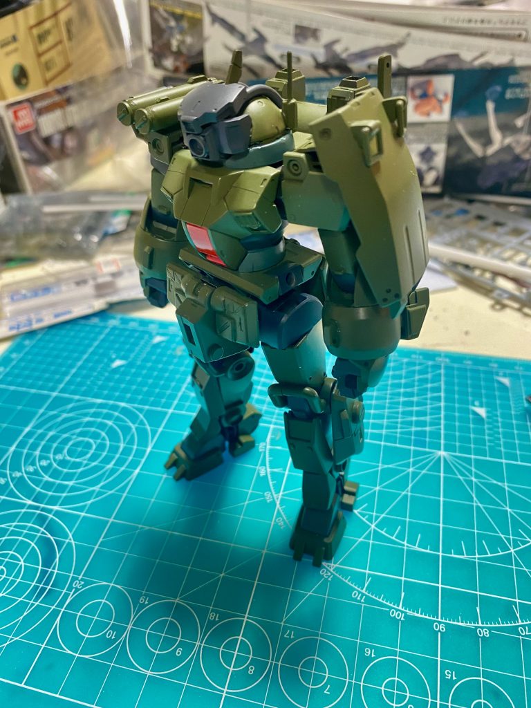 ちょっと工程が前後しましたが、肘、膝が30MM方式の関節で、ヘタリが怖かったので仮組みせずに進めたらあちこち干渉しつやり直す事態に。仮組み大事です。