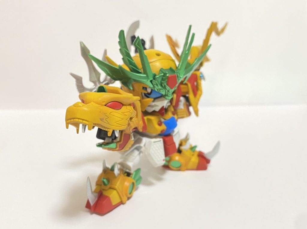 肩パーツに龍の頭と尻尾を接続できるように加工して奥義の構えも再現。