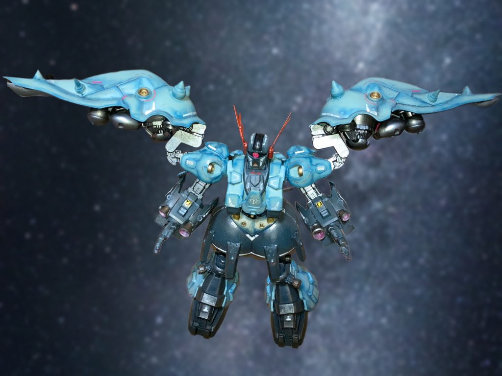 にしても、かなりデカい機体です。今まで作った中でも横幅なら一番デカいですね。