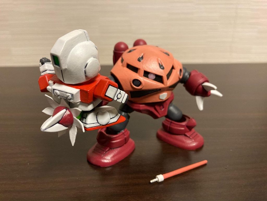 一応、ズゴックの目も少しだけ可動します。