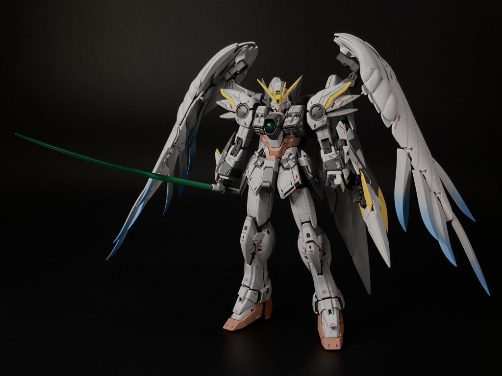 ビームサーベルを装備させた状態です！ビームサーベルは根元にホワイトをグラデーション塗装して、ビーム射出表現をしています。