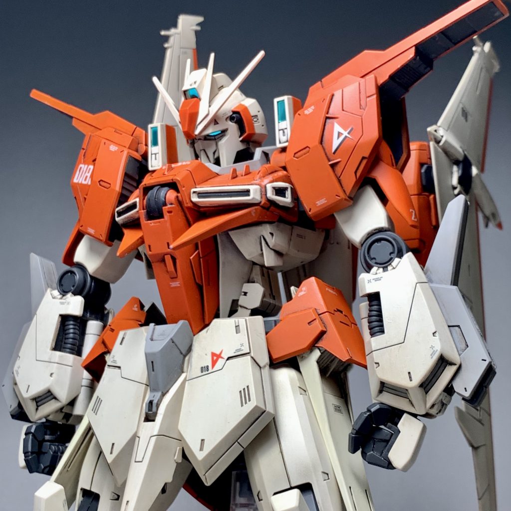 正面!色変更のみの無改造ですが、超カッコいい……バンダイの技術の恐ろしさを感じます…!