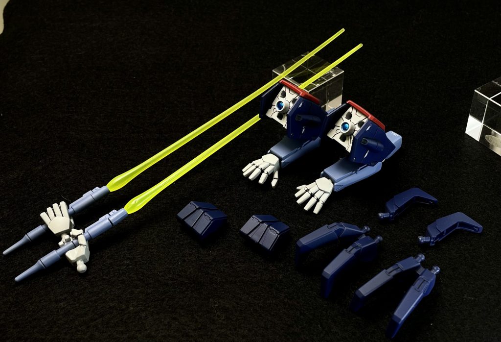 オプションパーツ。台座は、廃棄してやりました!変形はオミット^ ^素立ち優先がマイルール。