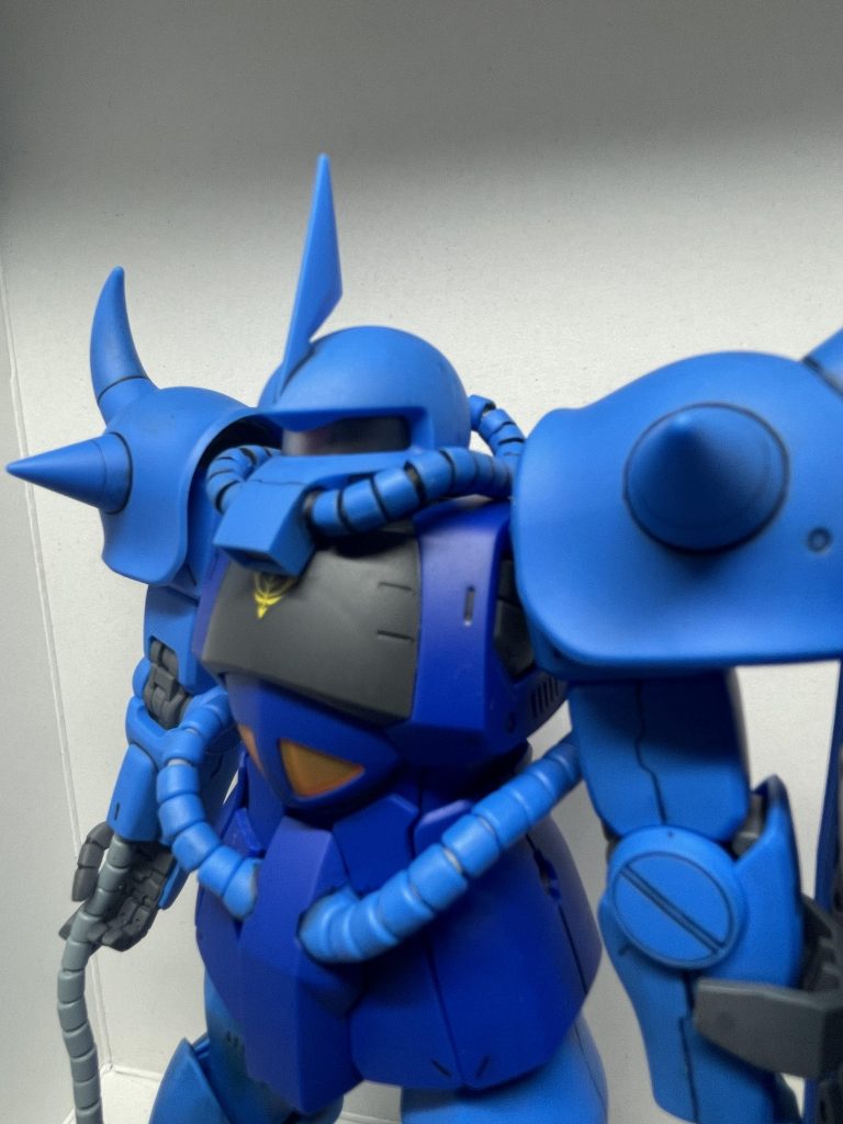 モノアイカバーまでつや消しで吹いてしまった…