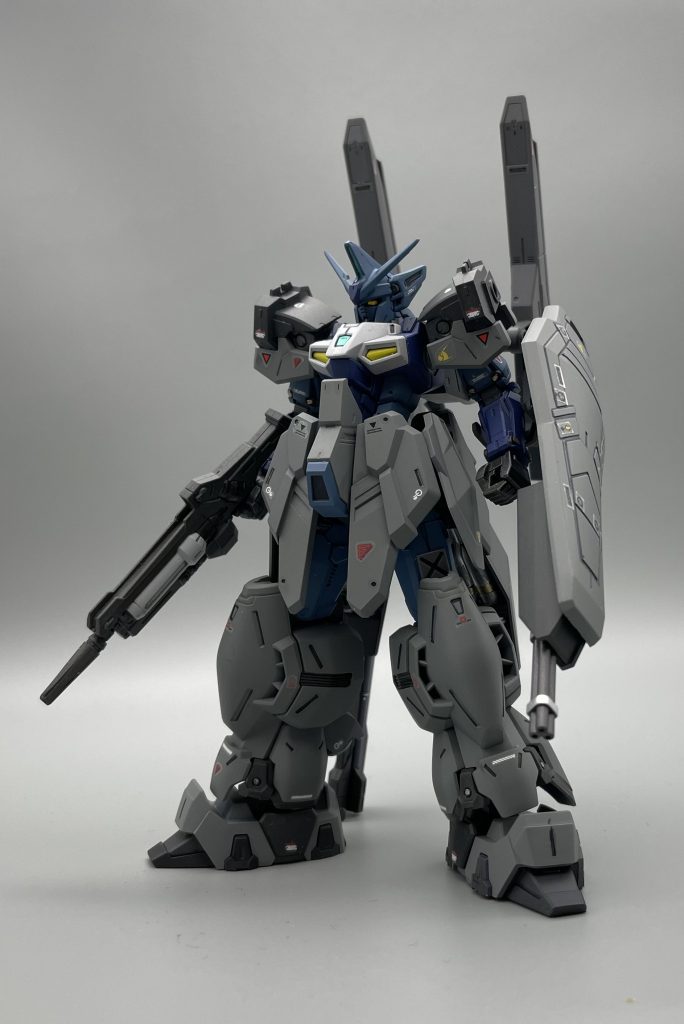 身体に備え付けられた装備も良いですが、手持ちの武器も勿論似合うのがこのジェミナスの憎いところ😏シールドは、そのままよりもガトリングシールドにしたほうが見た目の殺傷能力が上がると判断し加工しました笑