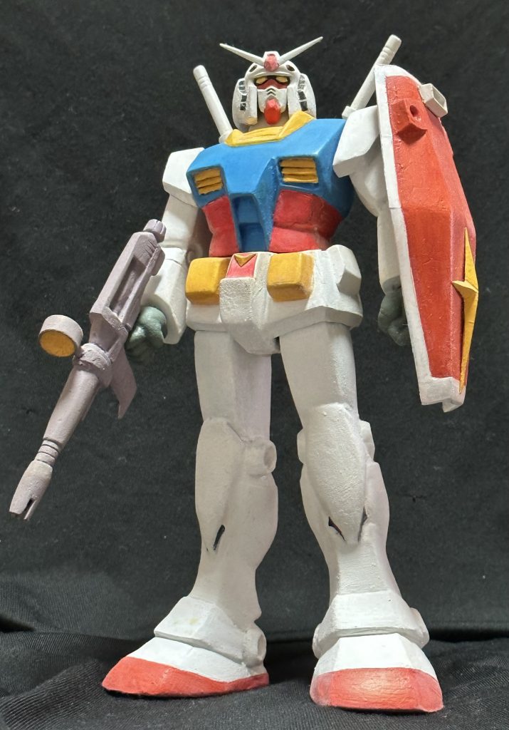 20年前のカトキデザイン全盛期にプラモ屋さんのコンテストで優勝した時の物を大事に保管してました。あちこち劣化して悲惨な事になっているのですが、今は老眼と弱視が進み本当に簡単な工作が大変になってしまいました。劣化箇所の修復もままならないままの投稿なのですが、最近はシンプルなアニメ版ガンダムも人気みたいなので、また頑張ってガンプラ作ろうと思います。皆さま宜しくお願いします。