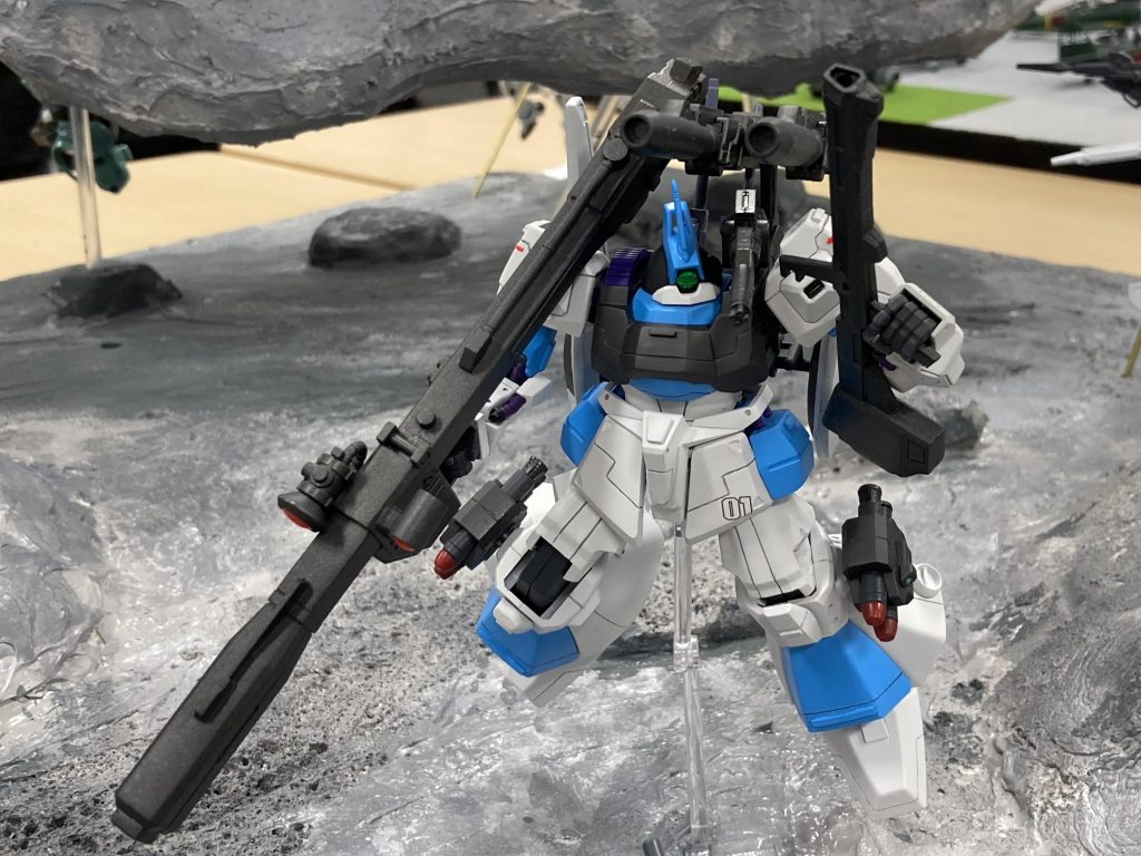 ビルドファイターズ時空という名目で制作したので、ありとあらゆる世代のMSが闊歩する中、こんな風に月面を徘徊していました😄ま、こんだけ重装備なら弾切れも起こさないだろうし早々リタイアすることも無いでしょう多分……人気投票も行ったのですが、そこそこの票数を獲得していてひと安心しましたε-(´∀｀;)※ちなみにラスガンMk-II君は上の小惑星で副部長MSとタイマン張ってます