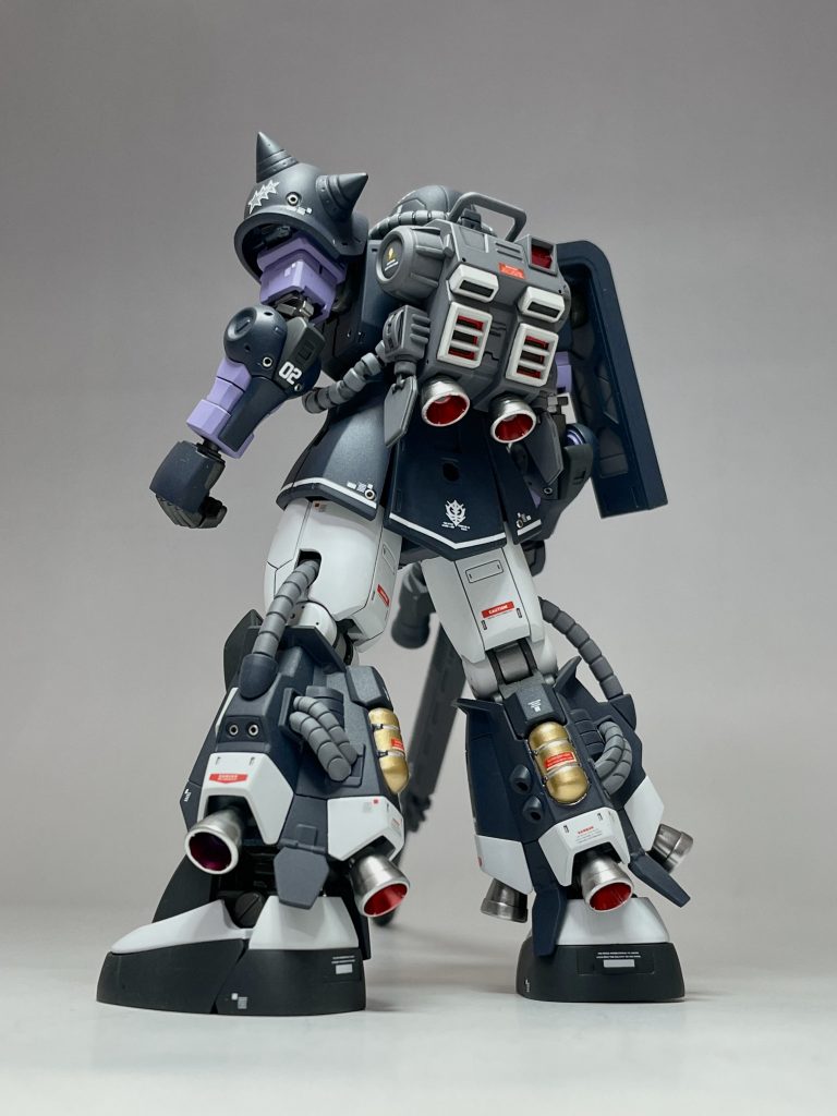 左側から見ても、02の番号が視認できるようにマーキングしました。機体色はガイア機と全く同じなので、見分けるには、スパイクアーマーか番号の違いしかありません。