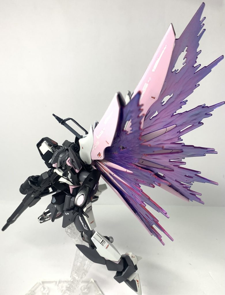 光の翼を展開。