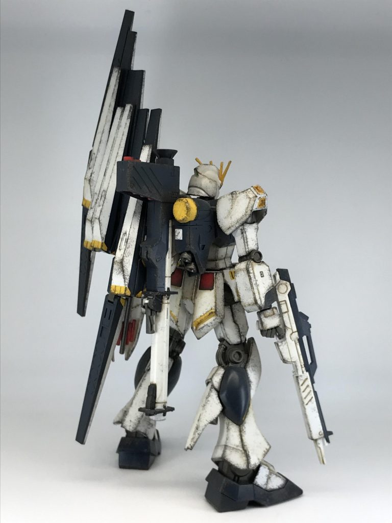 ファンネル作るのが面倒だった記憶色が足りない部分は付属のシールを貼ったり、はみ出ても気にしないでガンダムマーカー等でサクッと塗りましょう色が足りないままでもウェザリングすれば気にならないかも(笑)