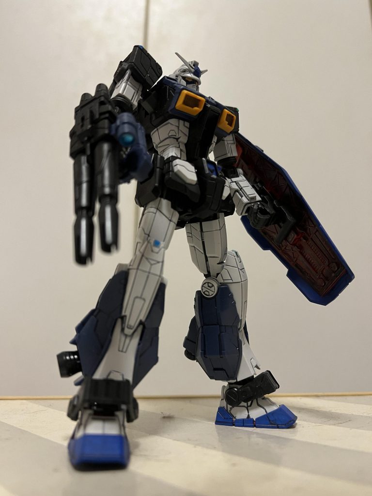 ということで終わりです。夏休みに横浜行って手に入れた時はすぐ作ろうと思ってたはずなのに、気がつけばもう冬目前で、焦って作りました。今度は高機動型ジオングも出してみませんか、バンダイさん? 出来ればRGに装着できる追加ユニット単品だと助かるんですけどwそれじゃあ。。