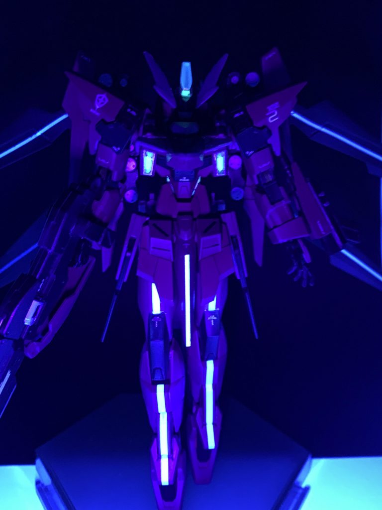 「心交わし息吹く風よ、新たな世界を翔べ」地球に発生した特異点に飲み込まれた先で、謎のドラゴン集団と遭遇し、和解後肩部に収斂時空砲なる超兵器が搭載されることとなるが、それはまた別世界線のお話。