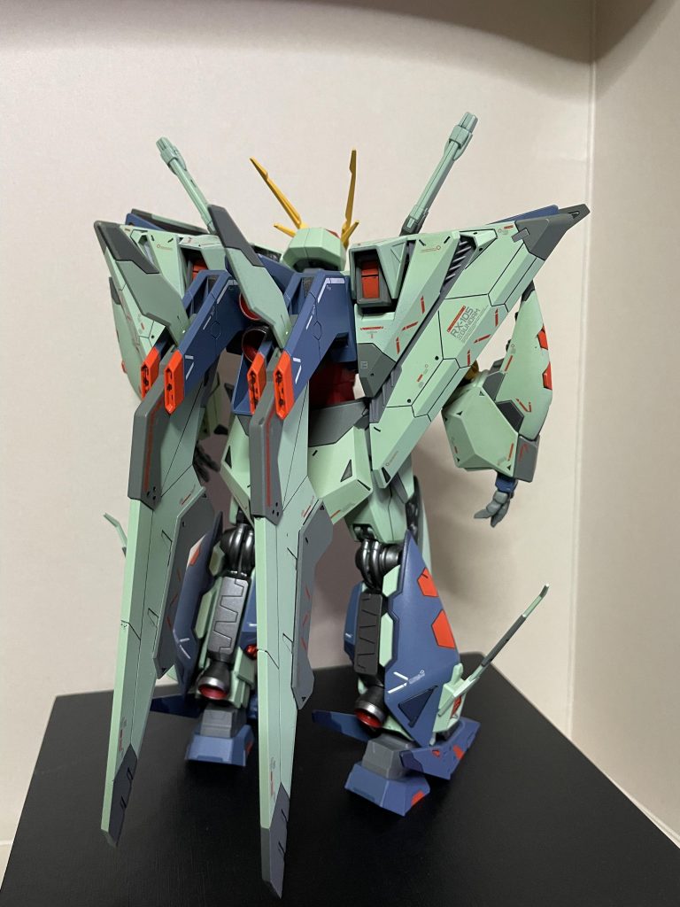 デカール貼りましたが前方に比べて情報量が少ない気がします