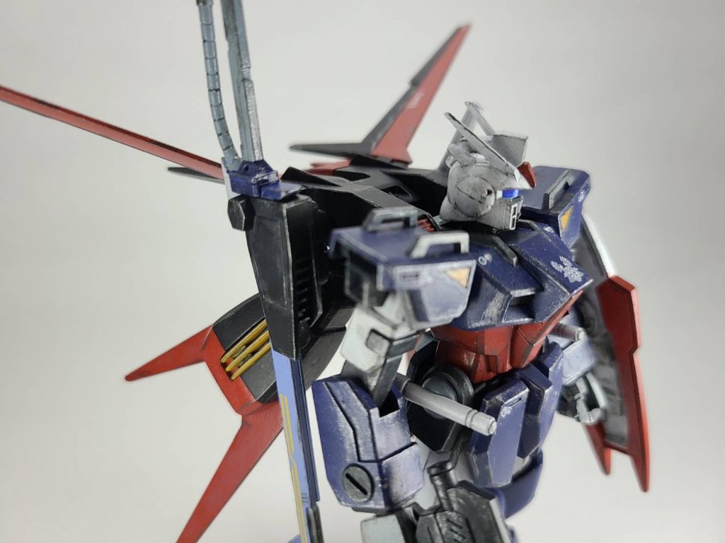 塗料（水性ホビーカラー）メイクスポンジと筆塗り全塗装です。青：ティターンズブルー２赤：モンザレッド白：RX-78-2ガンダムホワイト関節等：ネイビーブルーフレーム：エアクラフトグレー（現用米海軍機用）黒：つや消しブラックシュベルトゲベール：ソードストライクブルー