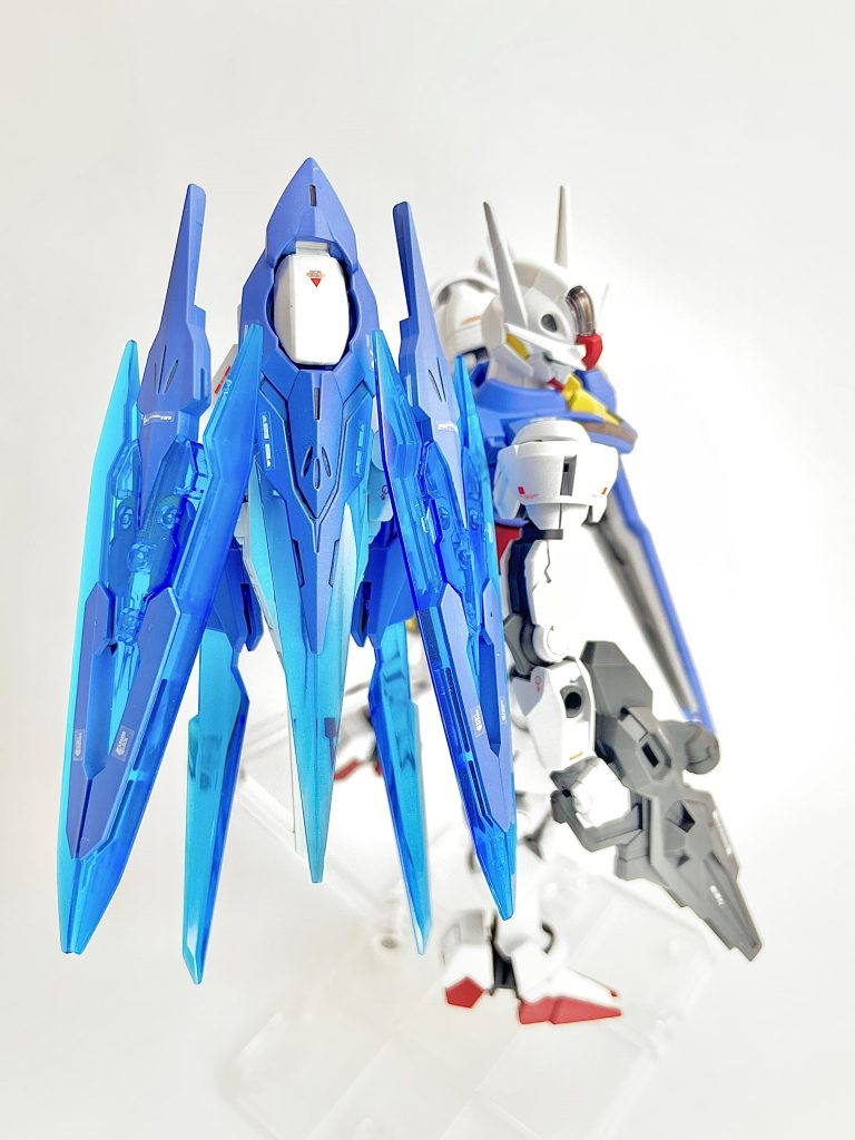 追加武装のソードビット。遠近戦どちらも対応できるオールラウンダー機という設定です。