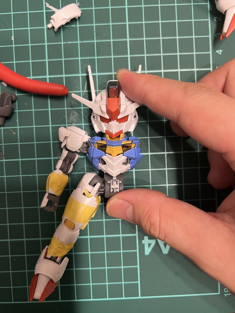 前腕とスネは簡単に短縮化できましたが、太腿と胴体をどう短くするか悩んでいるところです。まだ理想のたいけいではありませんね…