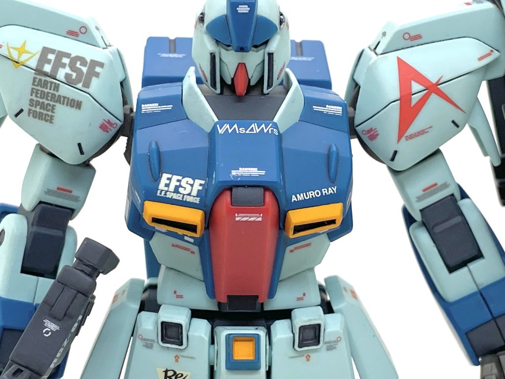 デカールはガンダムデカールの逆襲のシャア 地球連邦軍MS用やMGリ・ガズィカスタム、HGユニコーンガンダム用、閃光のハサウェイ用の余りや様々な市販のデカールを使い、相当数貼ってver.ka風にしました。本当はケーラ用のデカールがあればケーラ機にしたかったのですが・・・市販のデカールにはマーキングが無いのでアムロのを使い、アムロがνガンダムに乗る前の愛機をイメージしています。