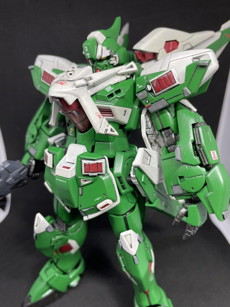 フェイスはほぼクロスボーンですが、トサカなど、パテで自作フェイスオープンはどうせしないと思ってオミットしました。