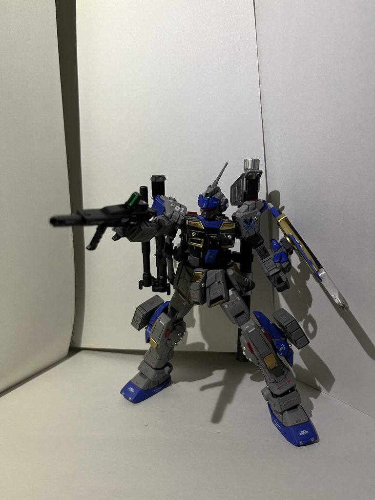 という事でこっからは、ペイルライダーポージング3連続で行きたいと思います。まずは、ライフルのポージングです。このライフル陸戦型ガンダムのライフルがないのでそれっぽく自作で作った物です。😄