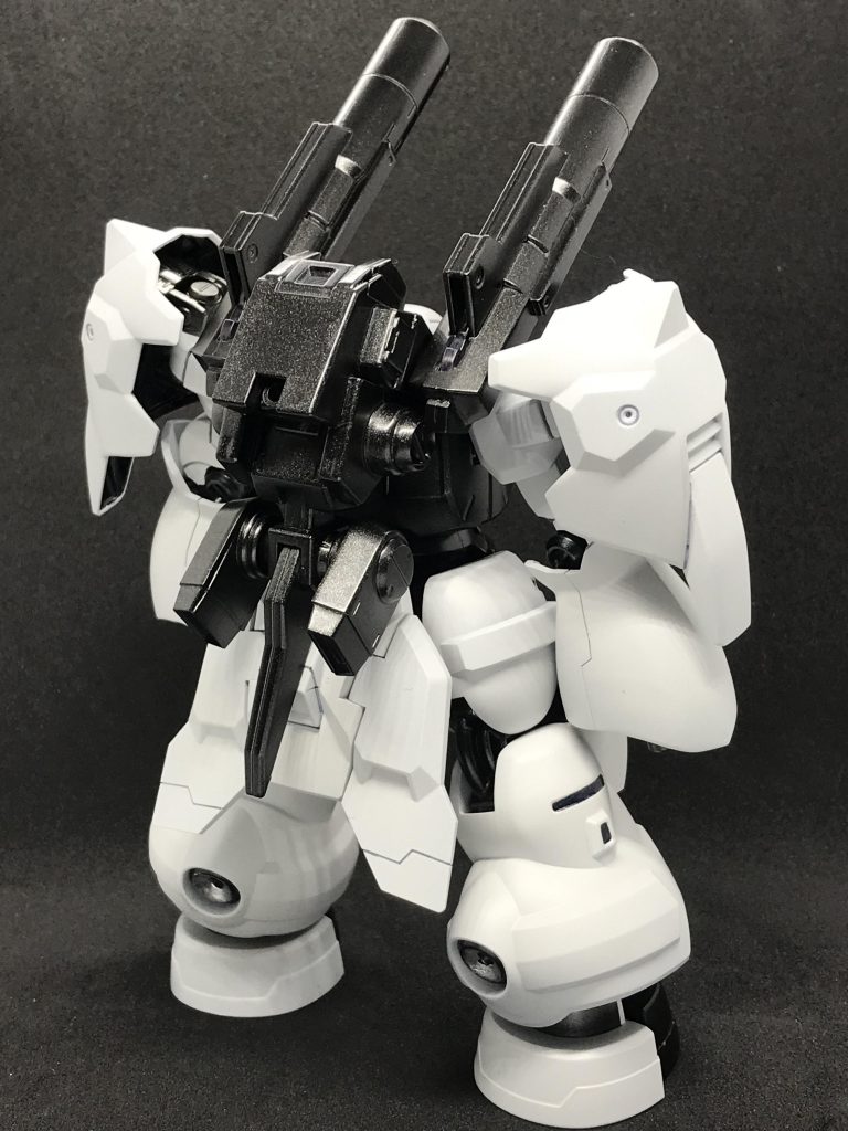 背面改造箇所としましてはこのディランザ、これだけゴツかったら絶対肩キャノン似合うよねー!とザラキエルのGNヒュージキャノンを背負わせまして。なら腕バルカンもいるよね!とドライセンの腕をつけられるようにしました('∀`)