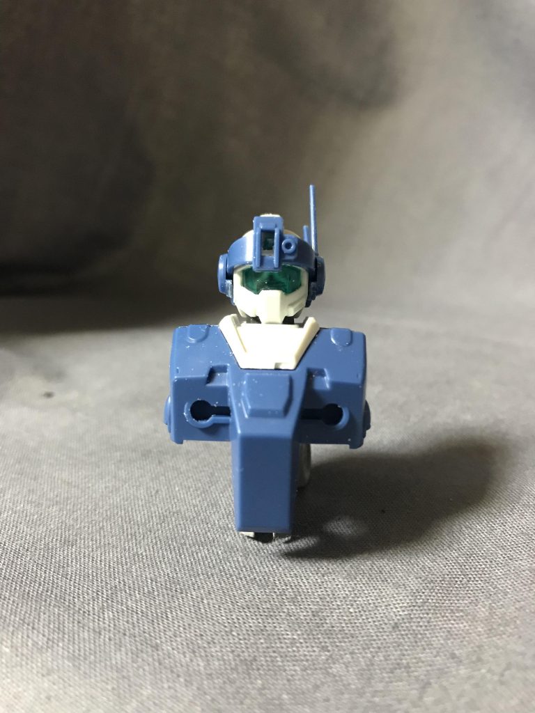 このジムガードカスタムというキット、なぜか顔がめっちゃブサイクなので、イケメンの寒ジムの頭に交換しました。