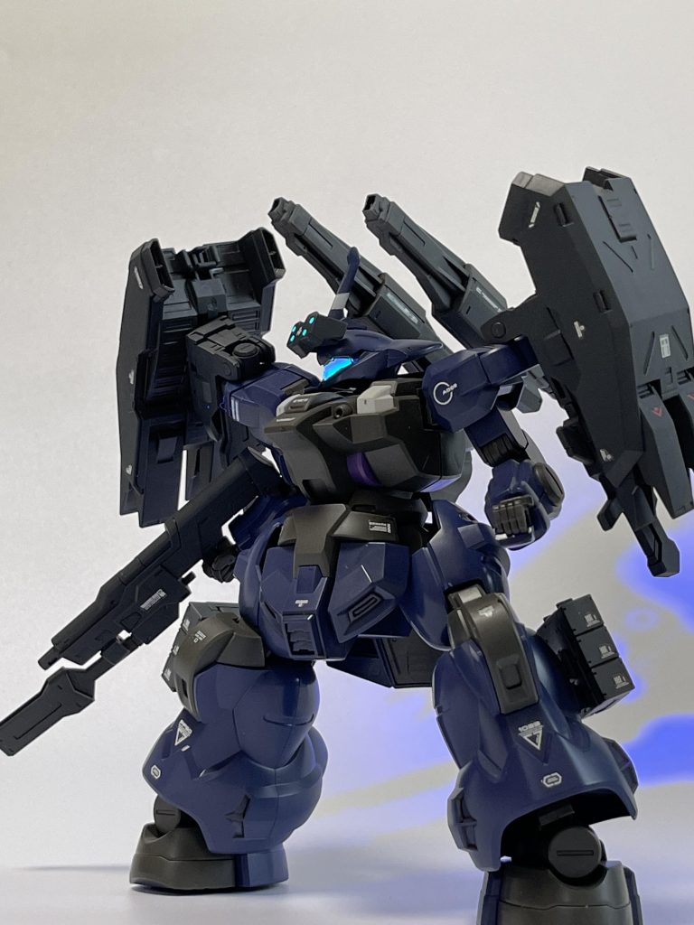 ゴツゴツしたメカ最高。