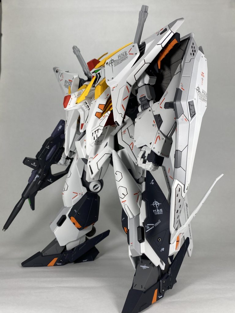 カラーリングは、アクセントにグレーを部分的に塗装しています！