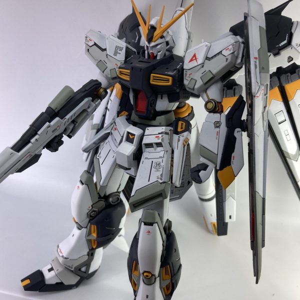 Hiｰνガンダム　νガンダムカラー