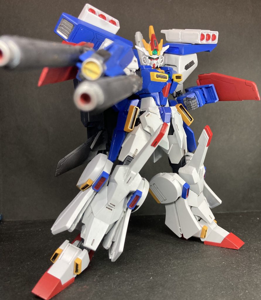 両肩のミサイルポッドは元のZZを改造しようとしていた名残になります。今回の改造は武装類が難しかったので良いアクセントになったかと思います。