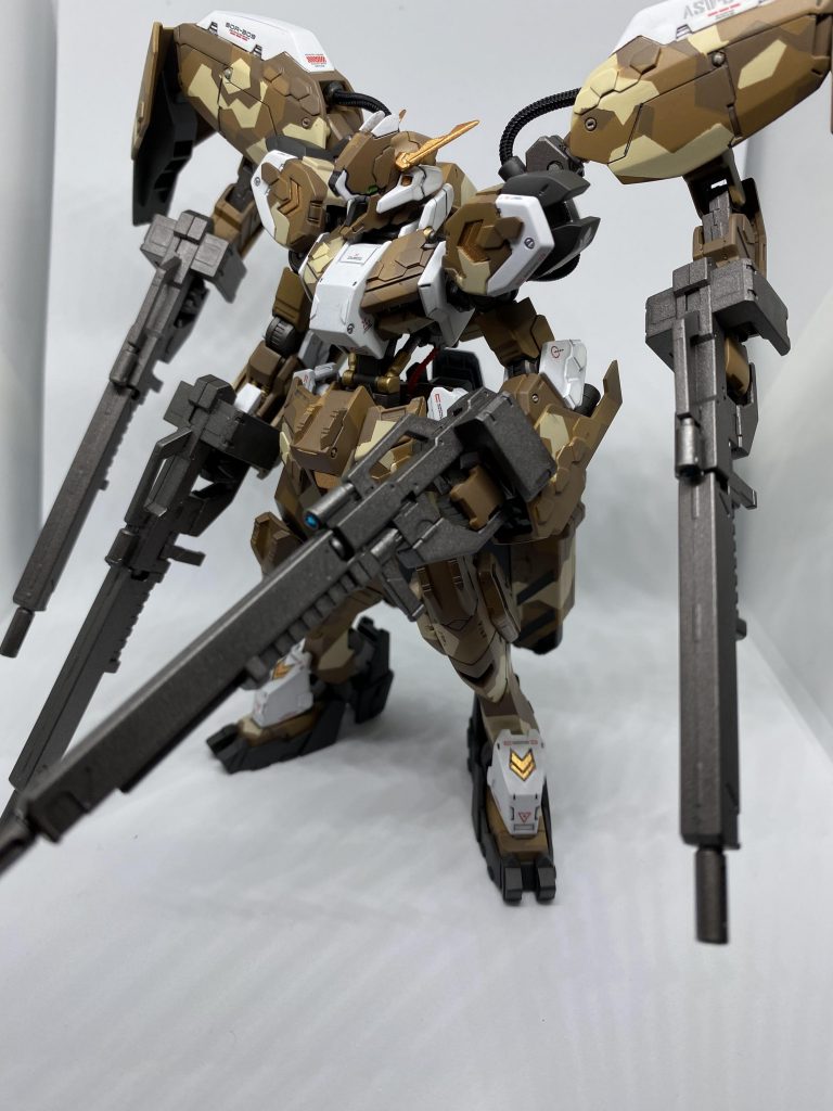 肉弾戦メインのイメージが強いんですけど、個人的にはハルバードよりライフルを持たせた方が様になるかなと」(。Д。」)