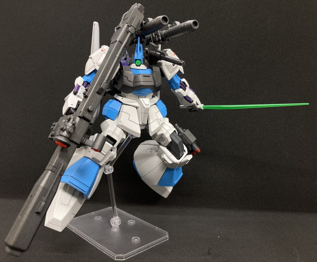 ﾋﾞｼｭﾝ!(ビームサーベルを引き抜く音)ドム系列であるからか、ビームバズーカがよく似合いますね(*^^*)