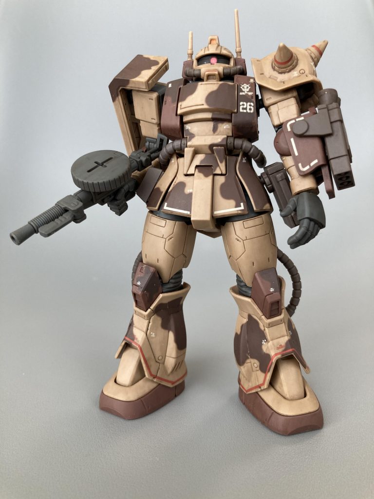ゲート跡未処理、成形色仕上げです。スタイルもキットのままです!迷彩の水転写デカールを貼るのが大変でしたが💦貼るとカッコよさが全然違います‼️つや消し後にグランドブラウンでウォッシングして終了です。一部つや消し部を削ったり、デカール部が欠けたらしてしまいました😓取り扱い注意ですね。とてもカッコイイです!