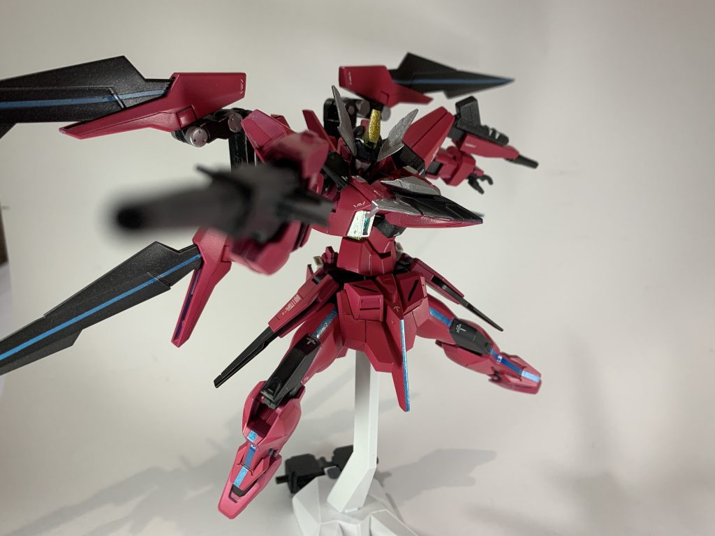 ハイパードッズライフル元のAGE2から引き続き採用された兵装。連邦軍だけでは品質的問題から制作できずにいたが、マッドーナ工房、AGEシステムからのフィードバックにより、オリジナルと同じ性能のものが制作された。対MS戦では取り回しの問題から、こちらがメイン兵装となりやすい。