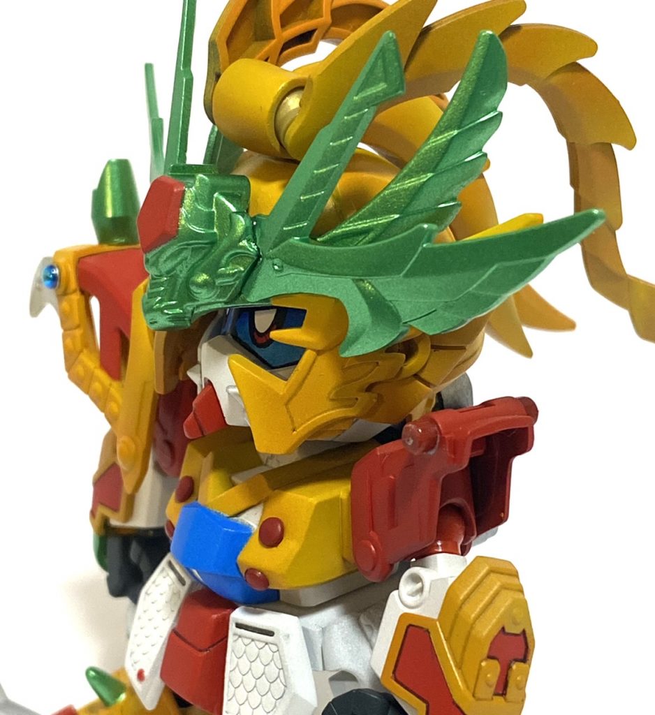 頭と肩の関節部分は色味を合わせたポリキャップを使用。確か頭は三国伝の三位一体セットで、肩は戦国アストレイから。