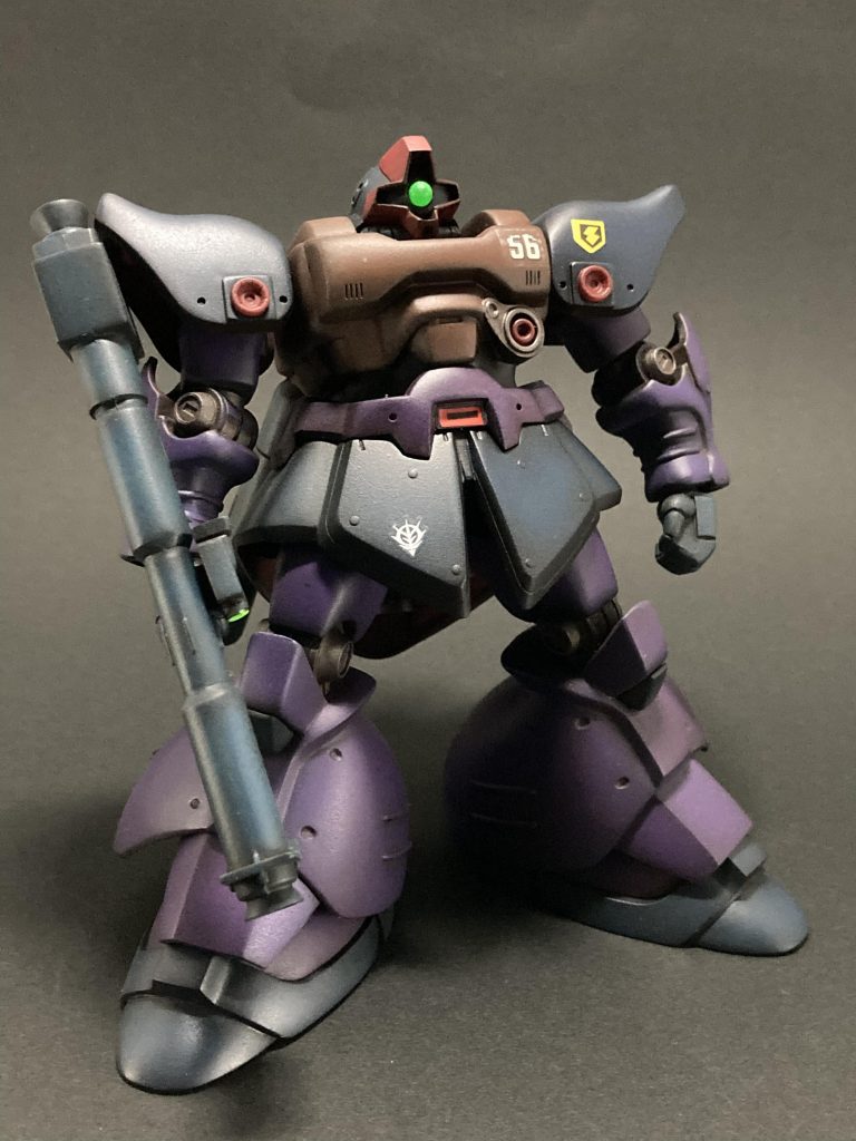 ジオンマークのデカールを2枚だけガンダムデカールのジオンMS用のものを貼ってます。