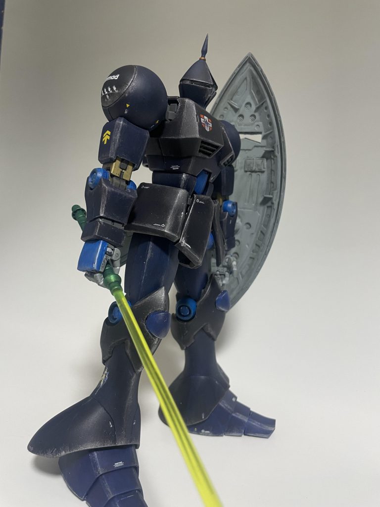 こちらもビームサーベルを、ゲルググから流用。ってかゲルググってギャンとメーカーが違ってたような…